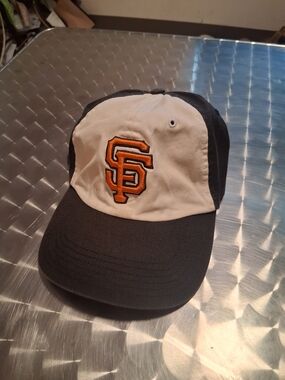 SF Embroidered Logo Two-Tone Baseball Cap - Black & Cream